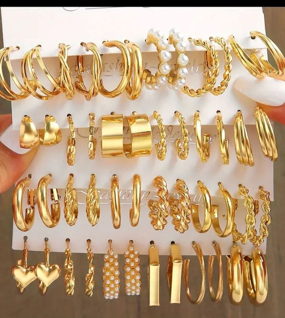 lots 48 boucles d'oreilles neuves Bijoux et montres