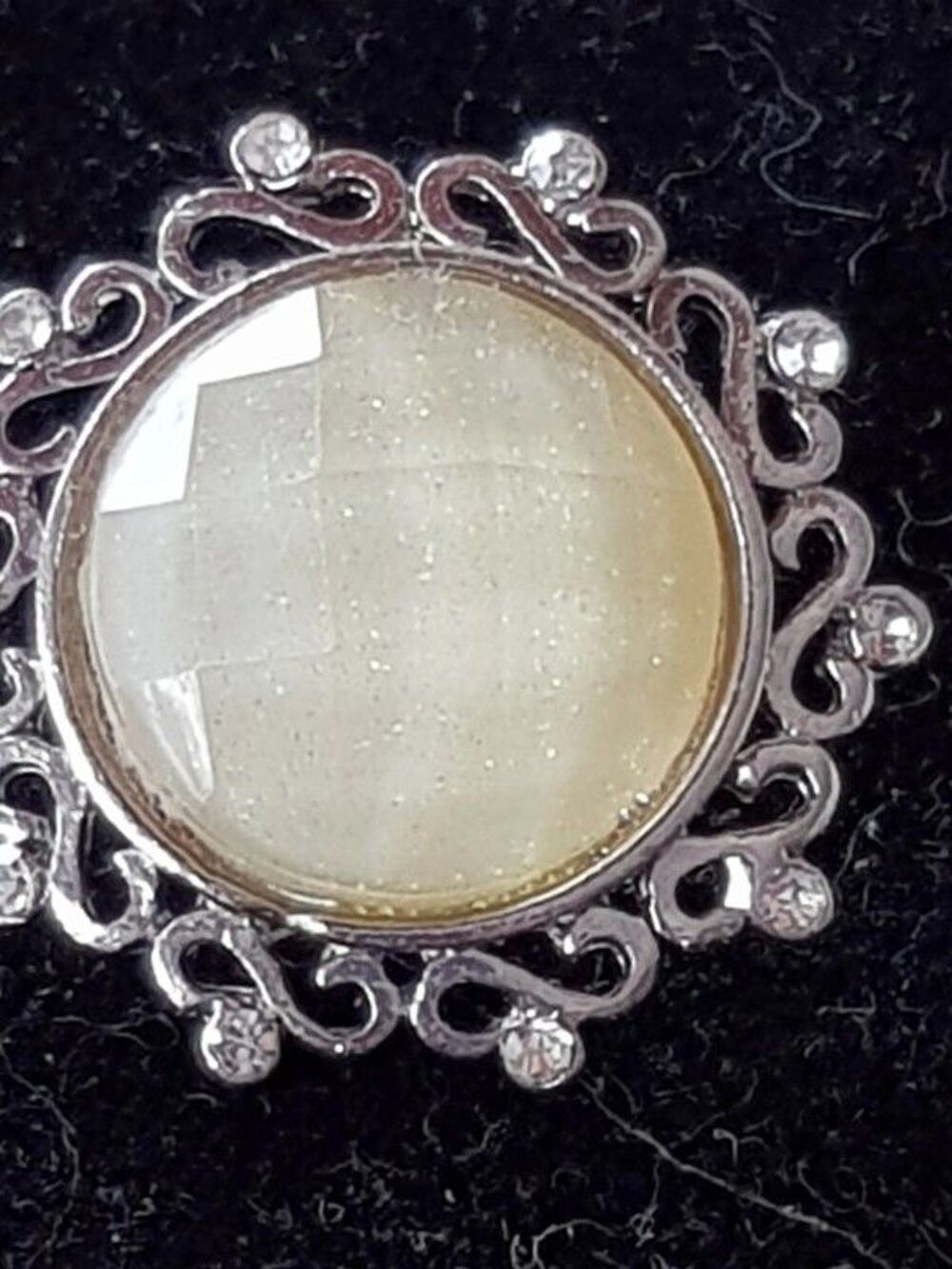 Boucles d'oreilles argent&eacute;es neuve strass creme paillet&eacute; 2,5 Bijoux et montres