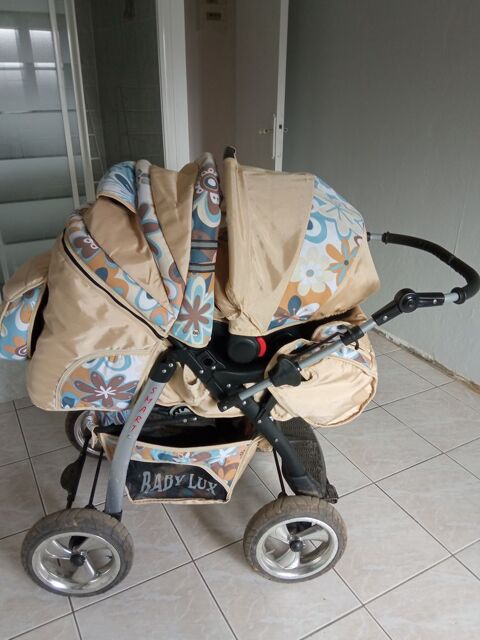 Trs belle poussette complte 100 Cossesseville (14)
