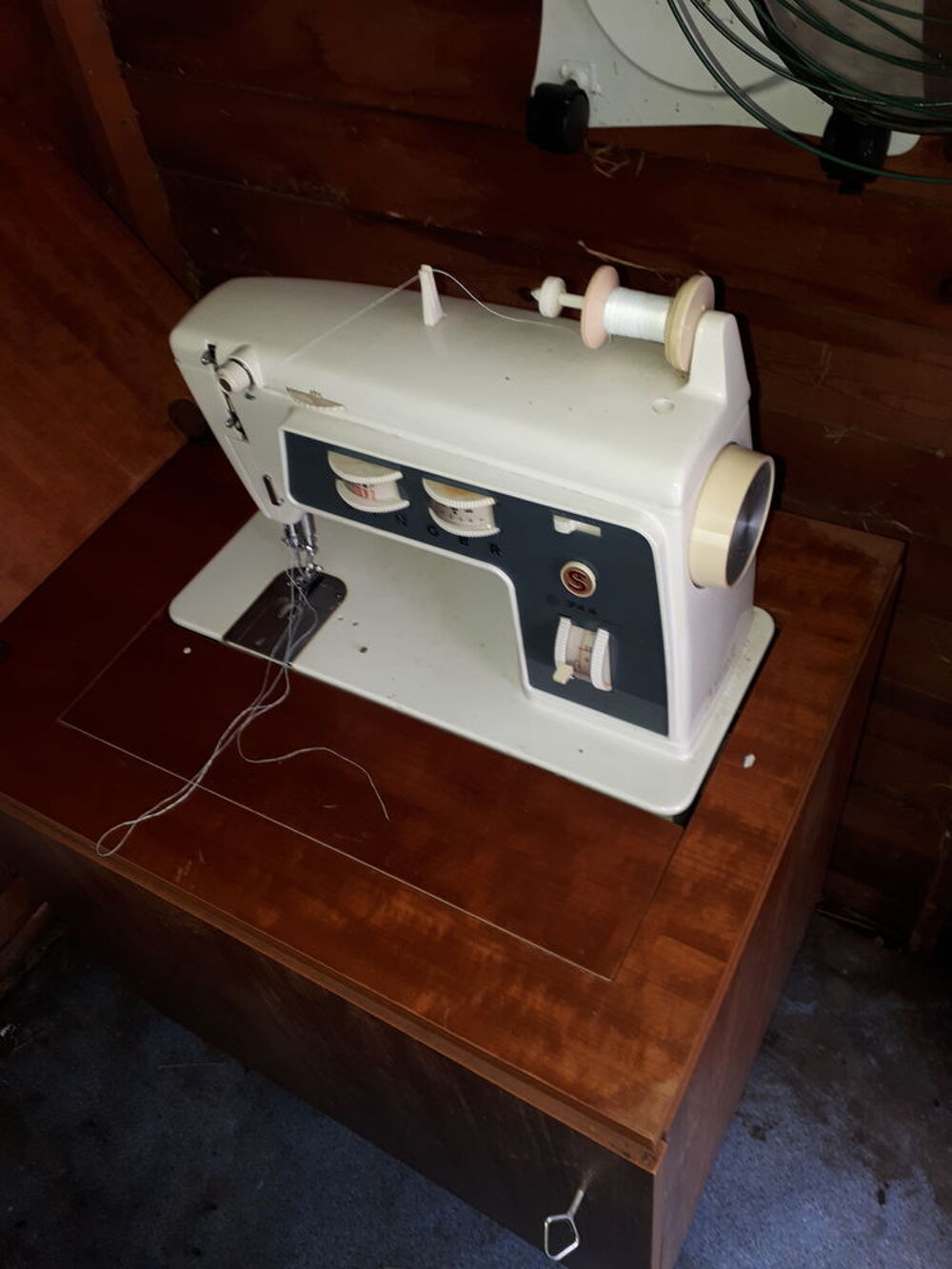 Machine a coudre singer super automatique en tr&egrave;s bon &eacute;tat Electroménager