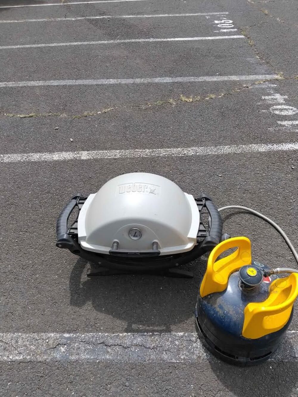Barbecue gaz WEBER avec bonbonne MALICE pleine et d&eacute;tendeur Jardin