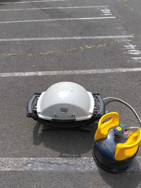 Barbecue  gaz WEBER avec bonbonne MALICE pleine et détendeur 80 Agde (34)