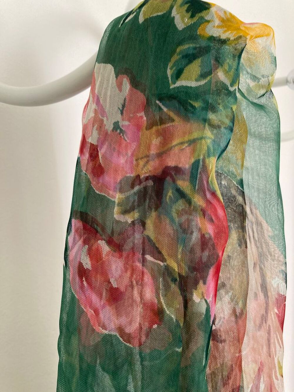 Echarpe imprim&eacute;e fleurs Vêtements