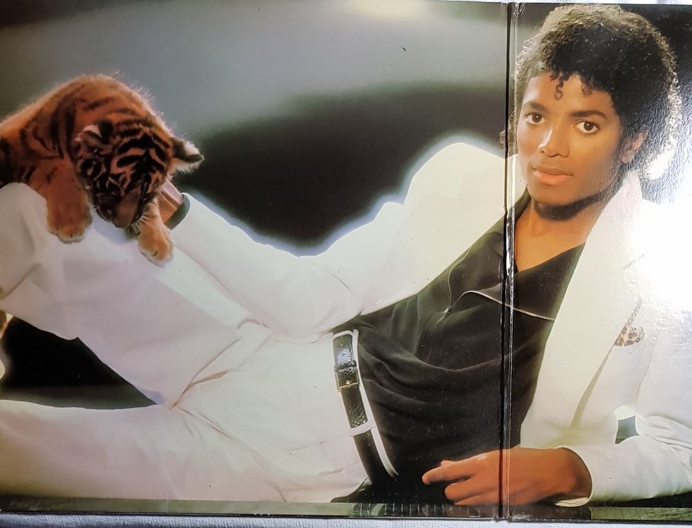 MICHAEL JACKSON Sign&eacute; - LP THRILLER EO 1982 + picture disc CD et vinyles