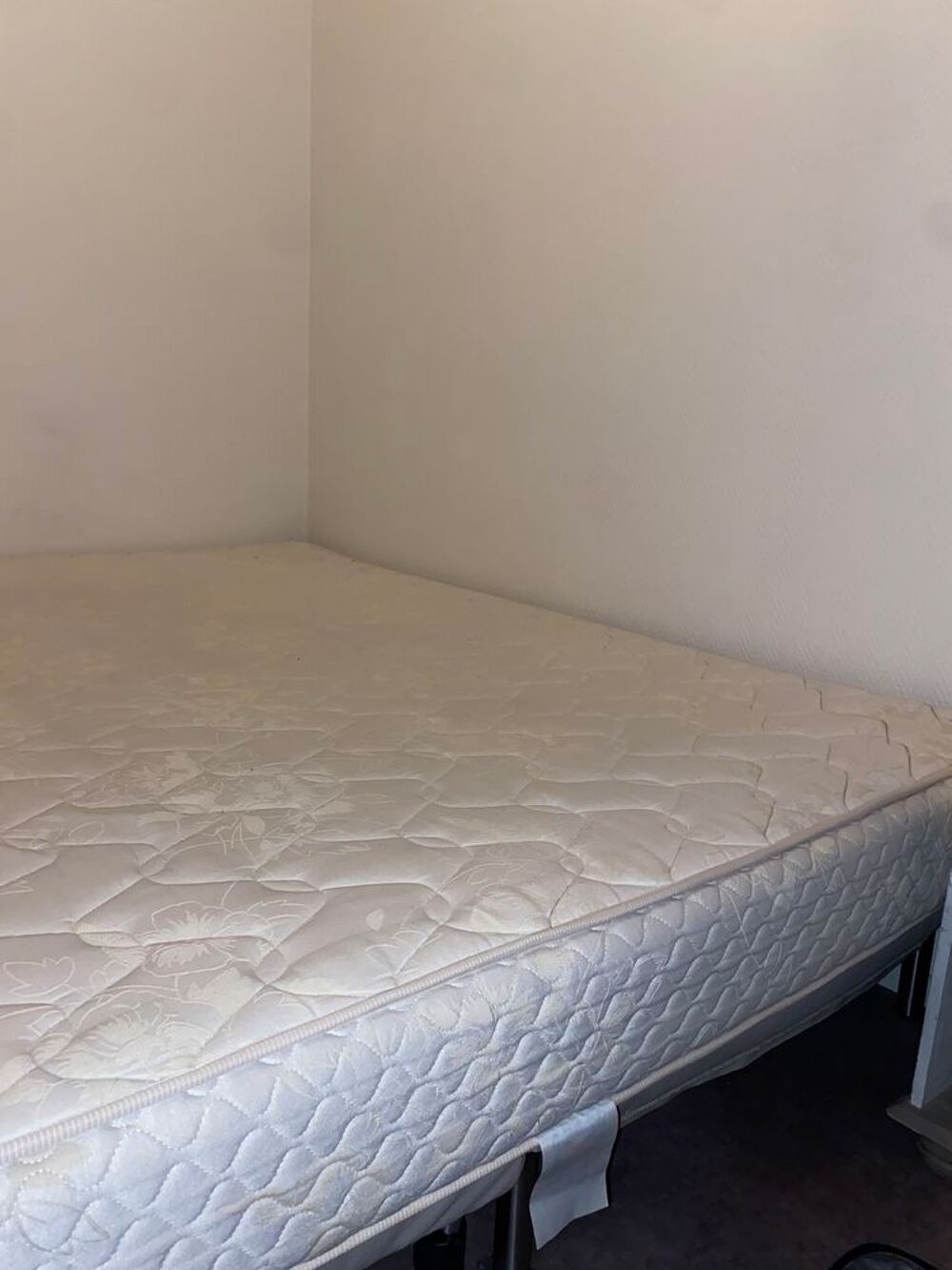 matelas plus sommier 180x200 cm Meubles