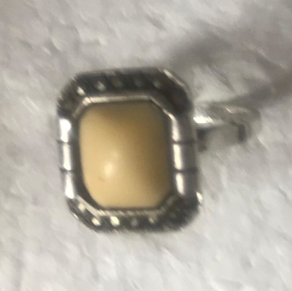 Bague ancienne en ARGENT cabochon en ivoire et marcassites Bijoux et montres