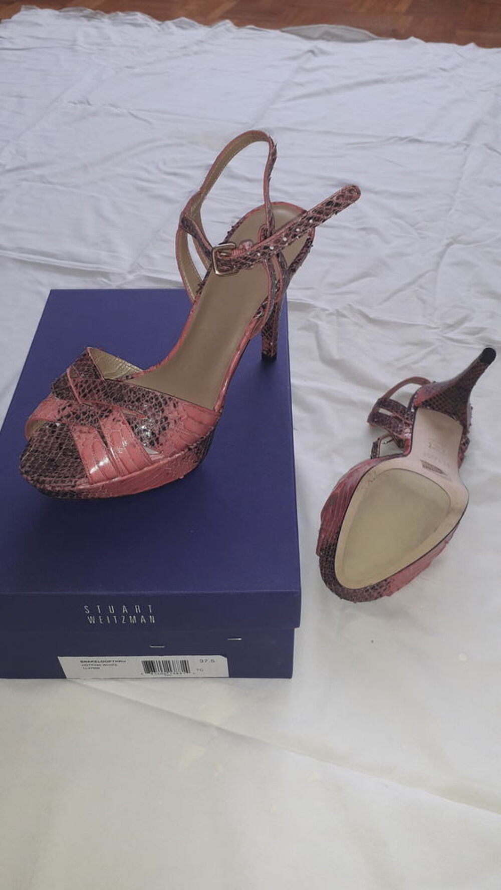Chaussures femme STUART WEITZMAN 37,5 NEUVES
Chaussures