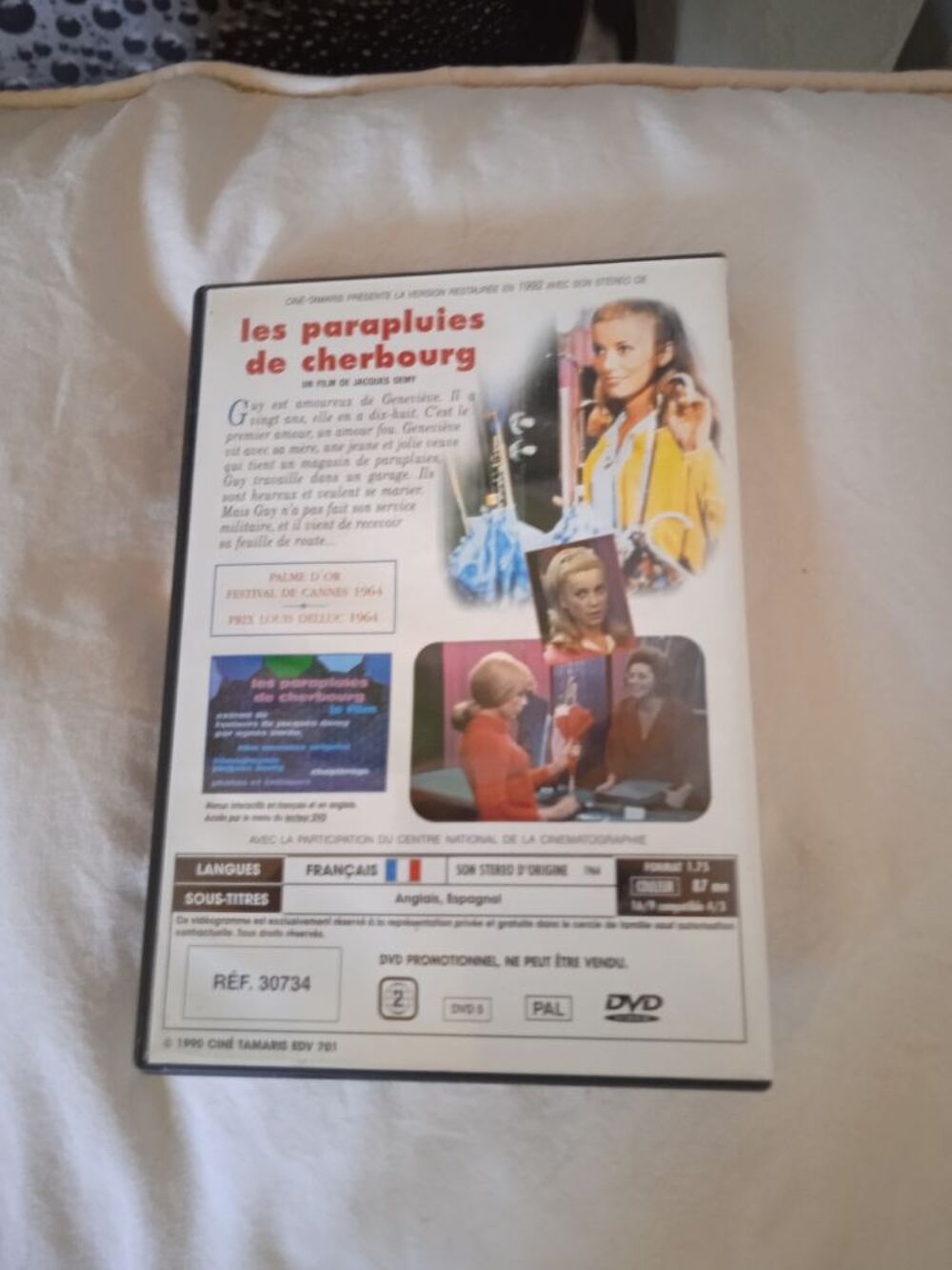 DVD Les Parapluies de Cherbourg
1990
Excellent &eacute;tat
En Fr DVD et blu-ray