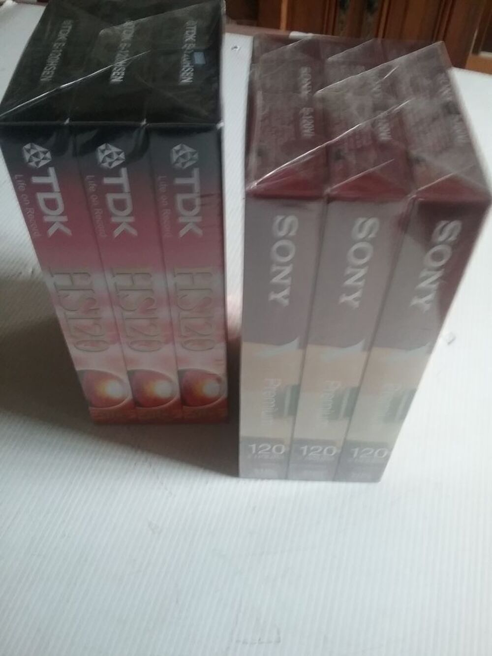 2 lots de 3 cassettes vid&eacute;o TDK et SONY E 120 CD et vinyles