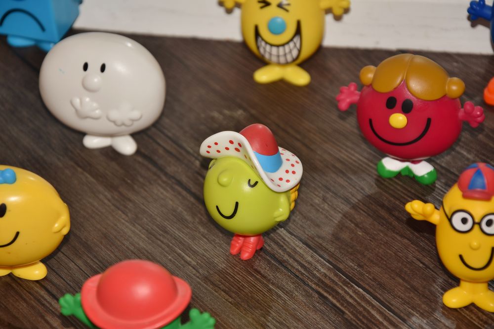 Lot 18 Figurines Mr Mme. Etat Neuf. Soit 0.83 le Mr Mme.
Jeux / jouets