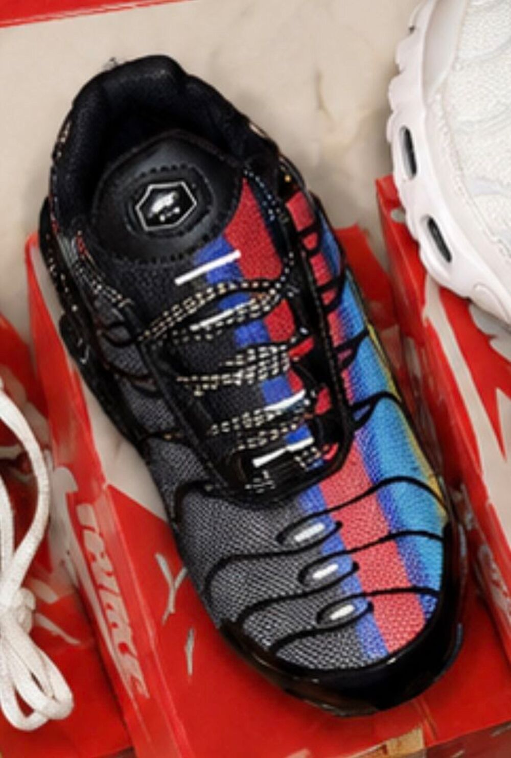 Basket de sport gris et jaune &agrave; lacets Chaussures
