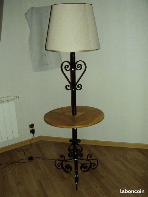 Grand lampadaire en fer forge avec guridon en bois chne 50 Grenoble (38)