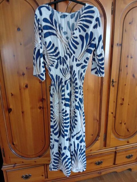 Robe T. 46/48 (voir dimensions) 15 Courdimanche-sur-Essonne (91)