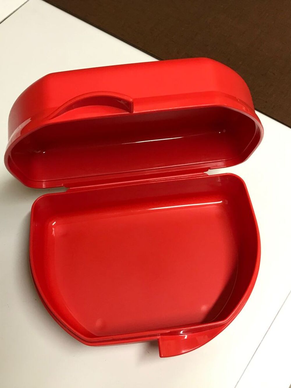 Bo&icirc;te Rouge Demi Lune Tupperware Cuisine