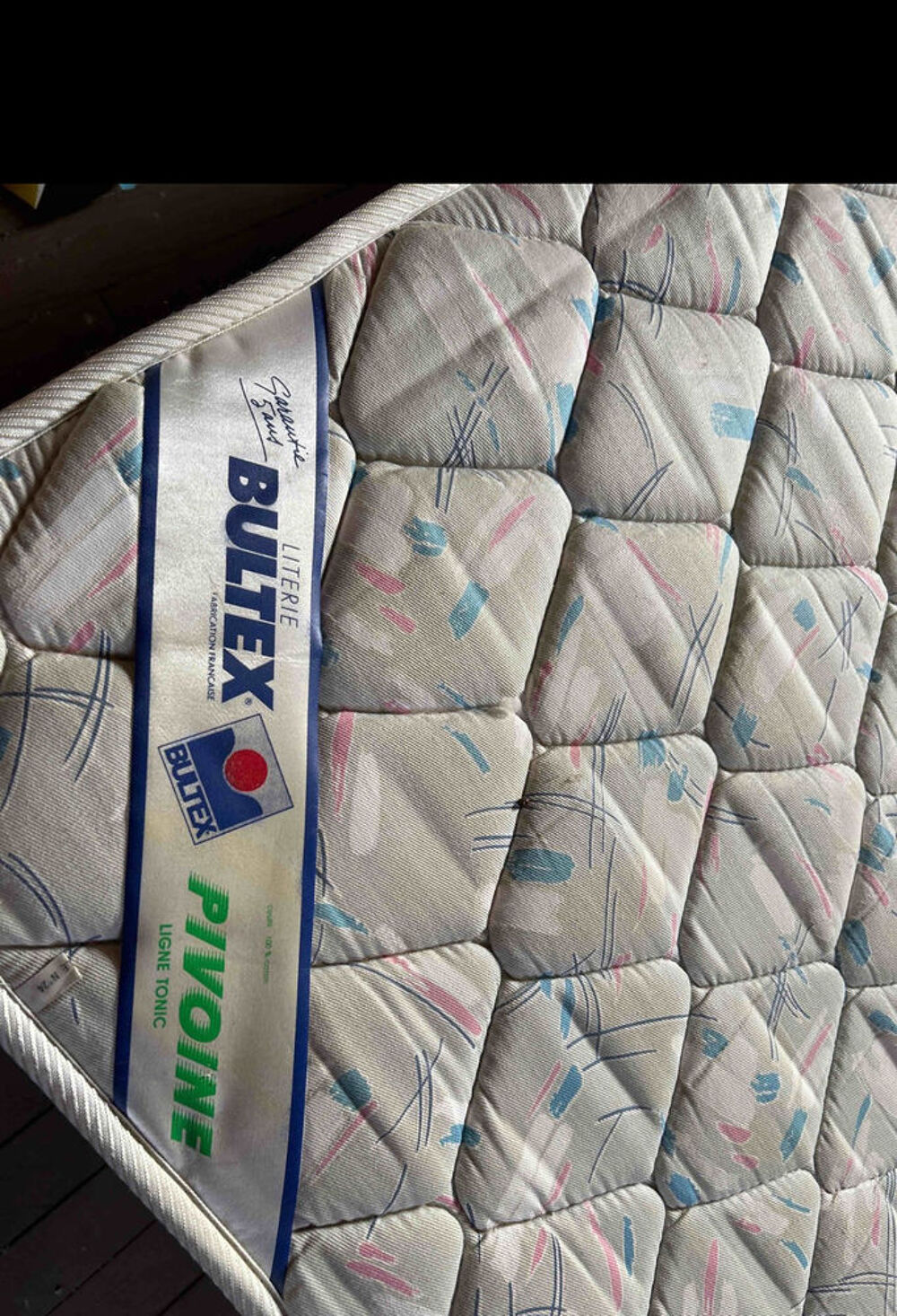 Donne 3 sommiers &agrave; lattes 90 cm et un matelas bultex. Meubles