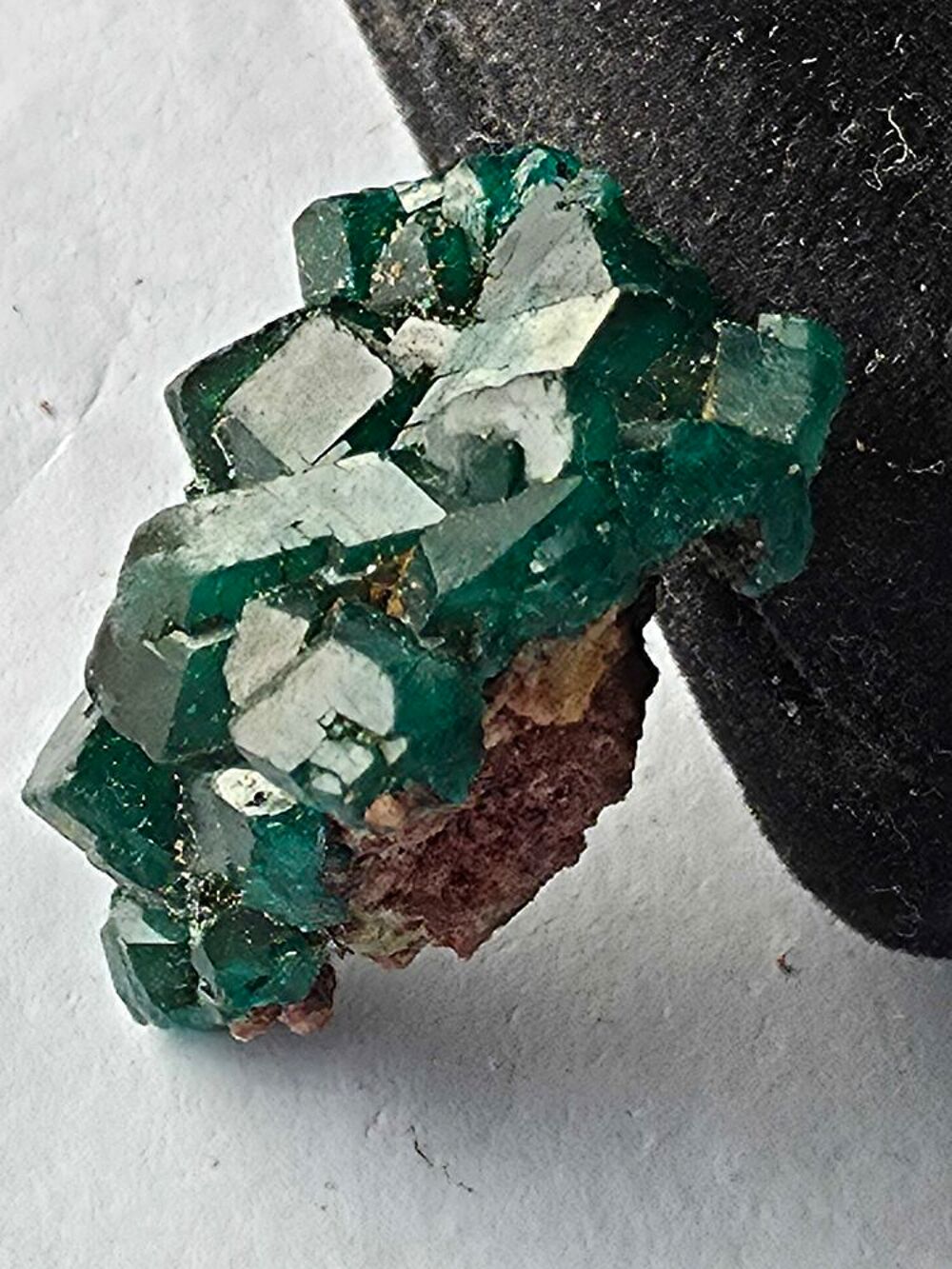 Min&eacute;ral de Collection : Dioptase brute sur matrice naturelle-14g 