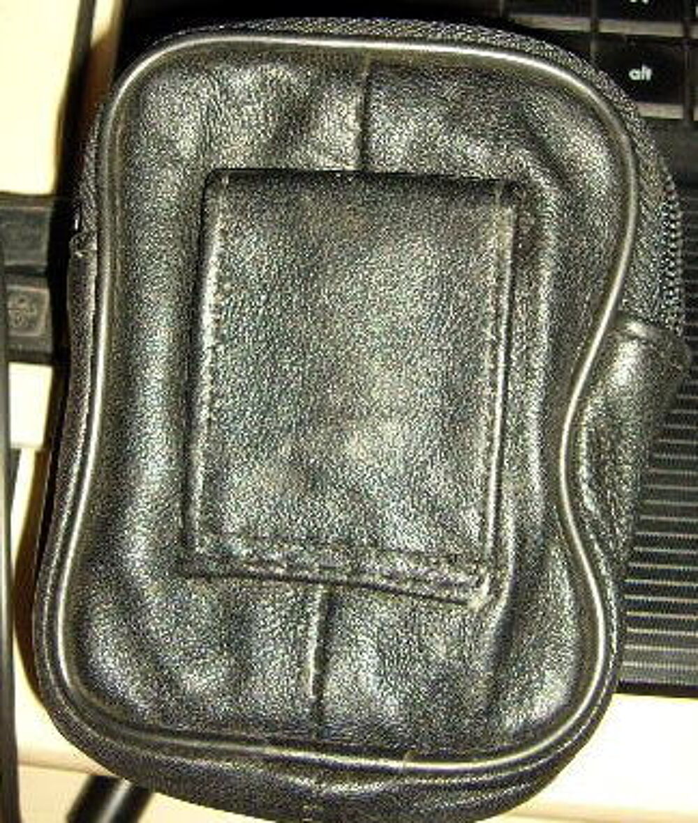 pochette ou &eacute;tui noir ceinture 3 poches Maroquinerie
