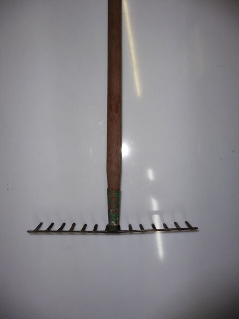 Outils de Jardinage Râteau
à Prendre sur Place
Estrées-Saint-Denis (60)
