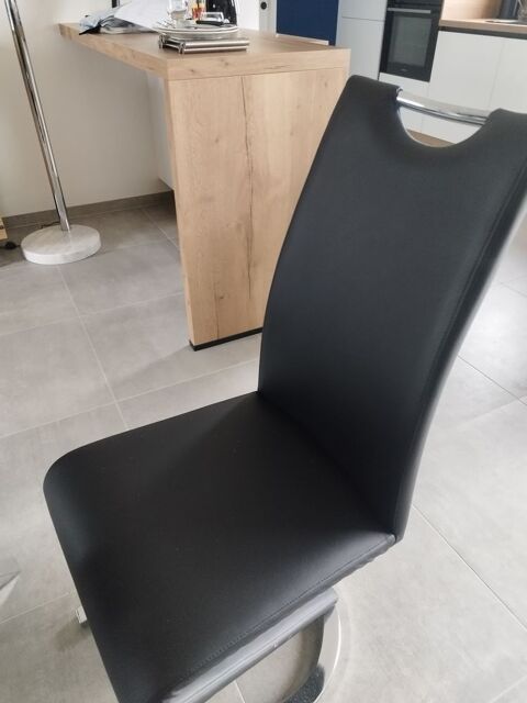 Table �paisseur du verre 1cm Salle � manger et 8 chaises 450 Turquant (49)