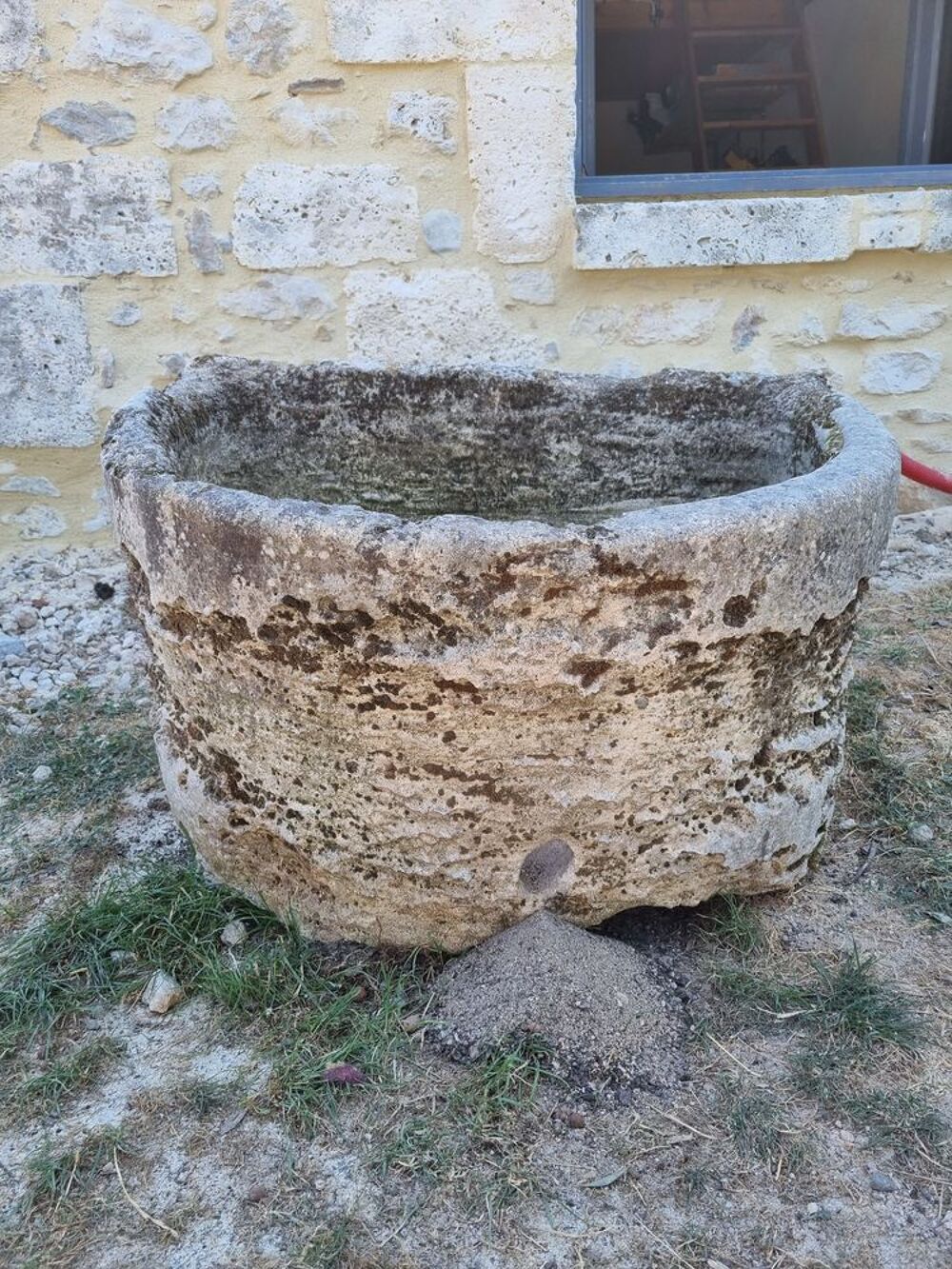 Auge en pierre de taille demie lune
85x65 Jardin