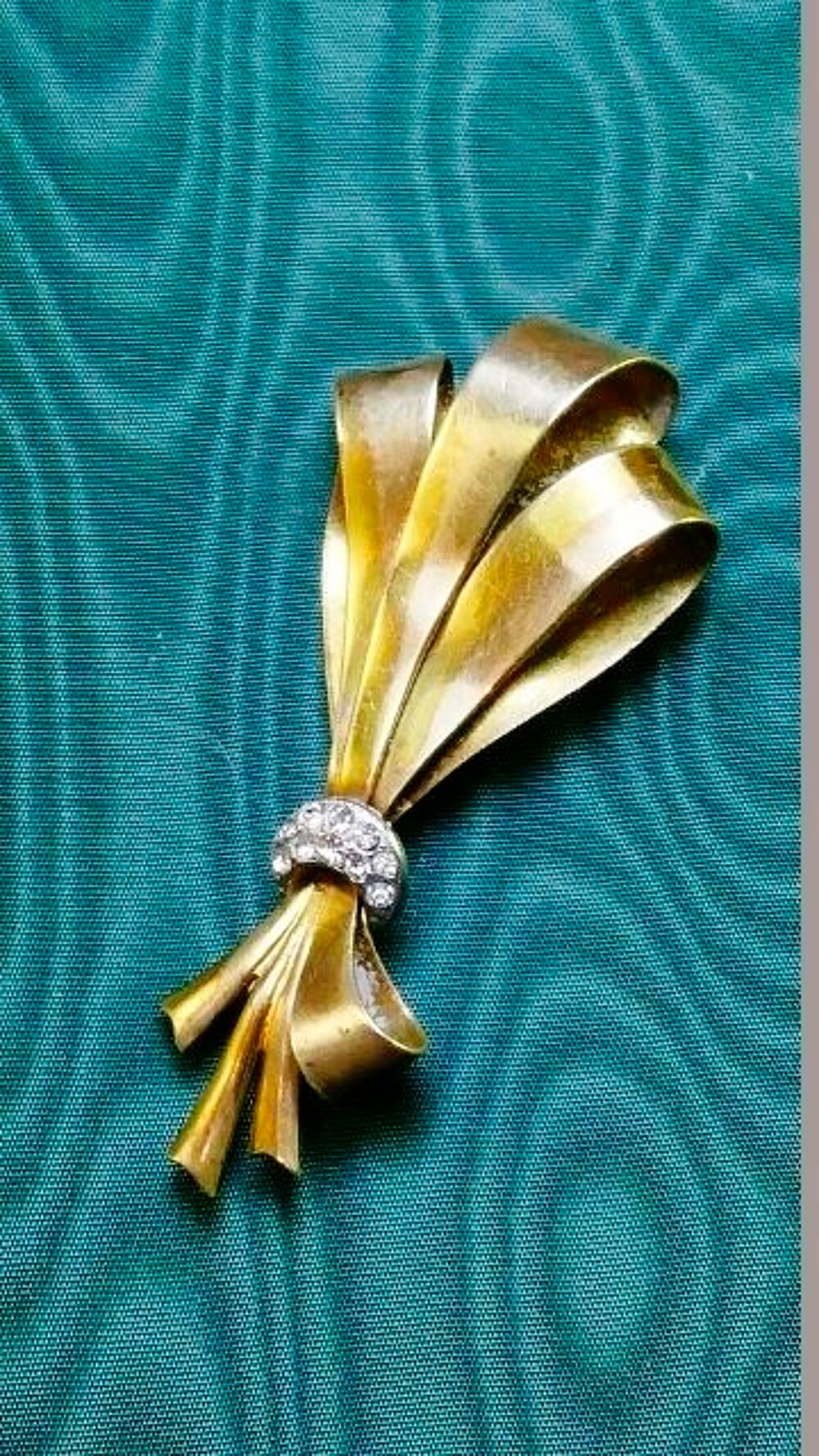 Broche en laiton dor&eacute; des ann&eacute;es 1950 Bijoux et montres