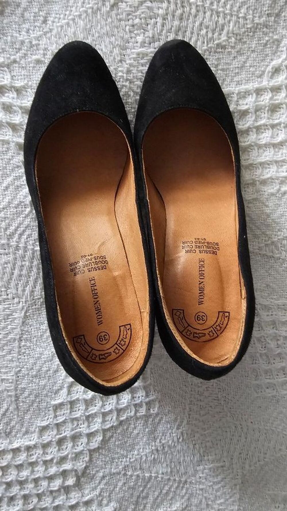 Escarpin Femme tout cuir int&eacute;rieur cuir, dessus daim T.39.
Chaussures