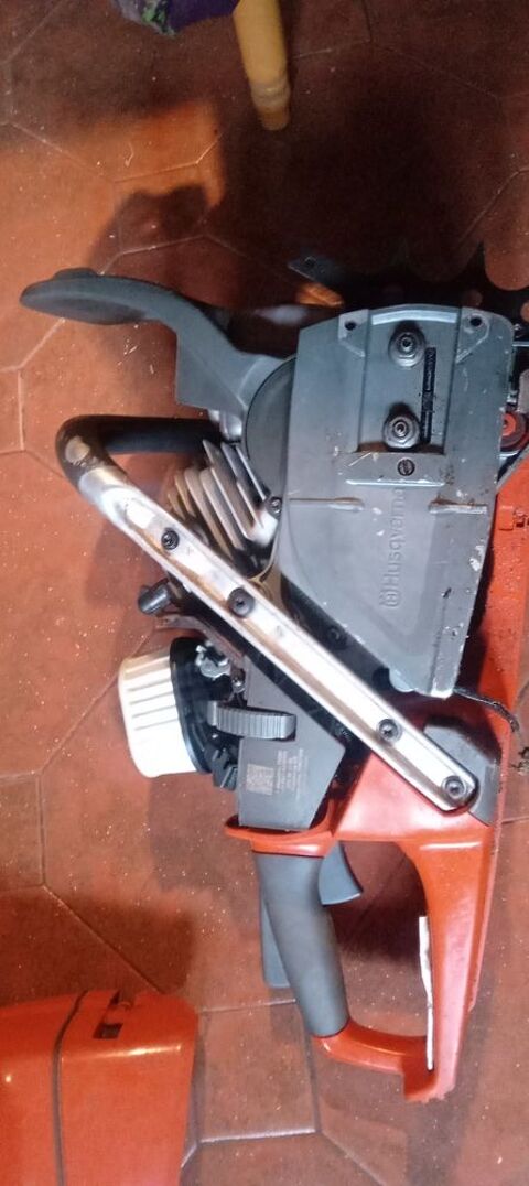 Tron�onneuse 592xp 900 Saint-Pierre-le-Mo�tier (58)