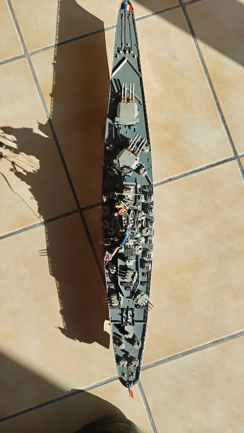 3 maquettes de bateaux militaires Heller ann&eacute;es 1970 Décoration