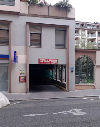  Parking / Garage  louer 14 m Lyon