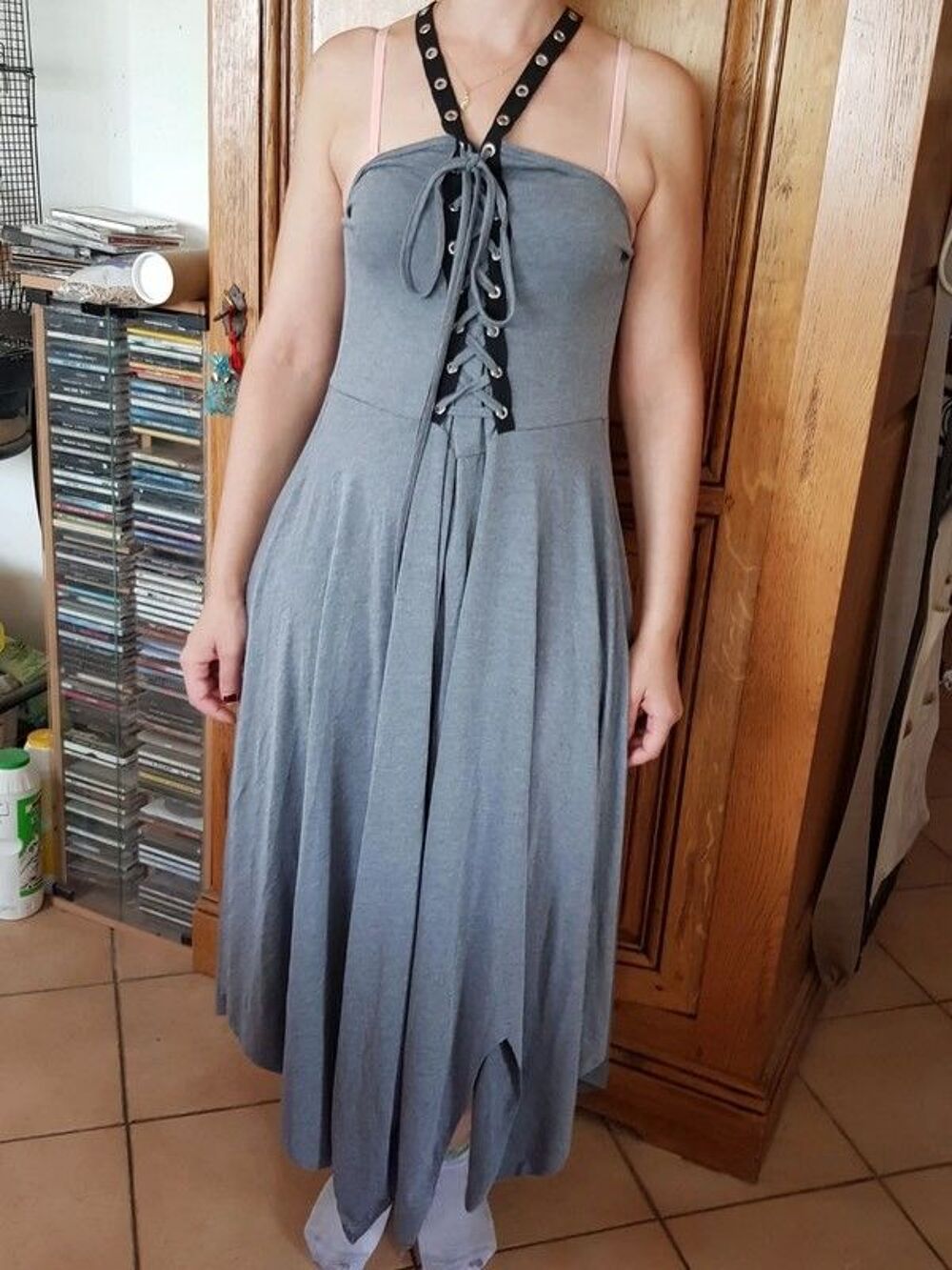 Robe grise longue en coton bretelles qui se croisent dans le Vêtements
