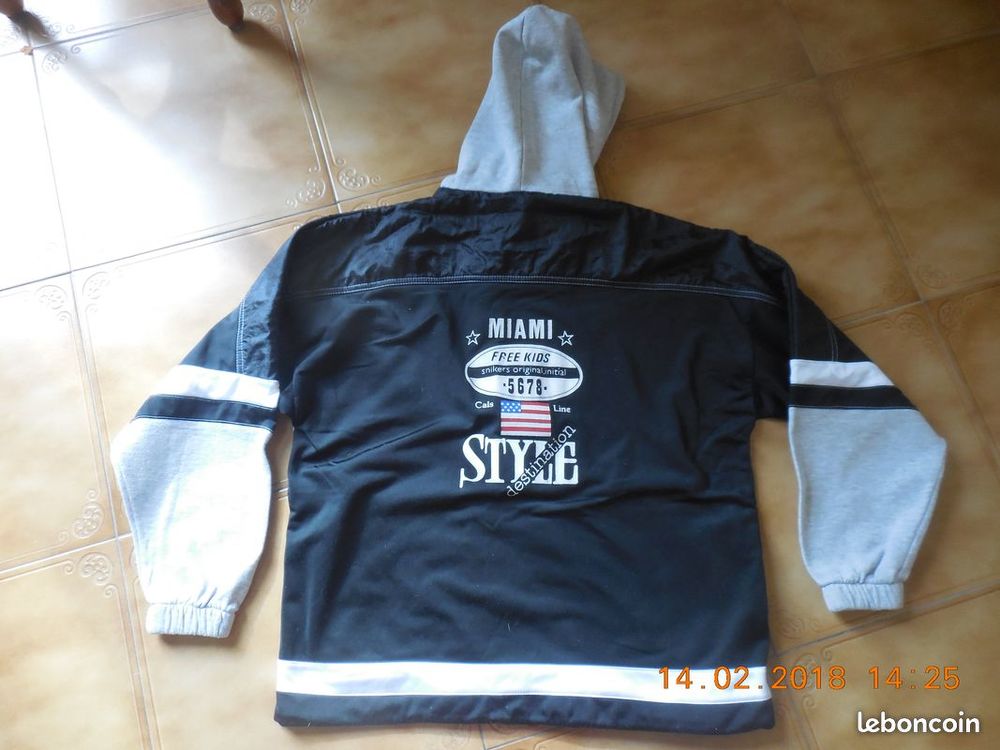  veste jogging noire blanche et grise Vêtements enfants