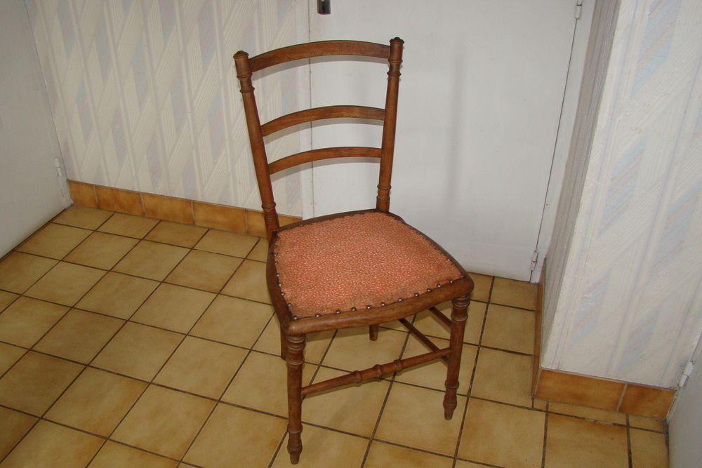 Ancienne chaise Napol&eacute;on III
Meubles