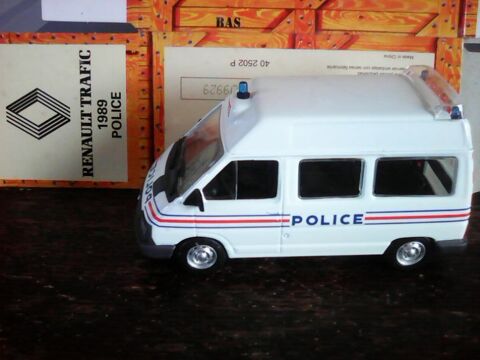 Fourgon Police Renault Trafic 1989 Norev 1/43 18 Marmande (47)