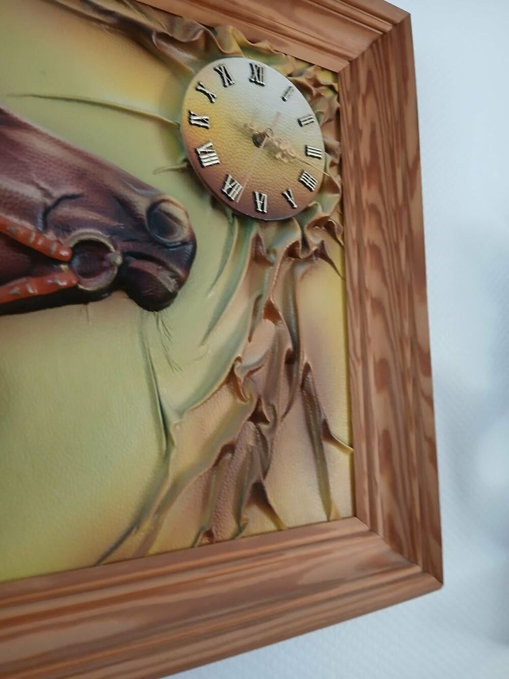  Cadre artisanal t&ecirc;tes chevaux cuir relief, horloge N&deg;1463 Décoration