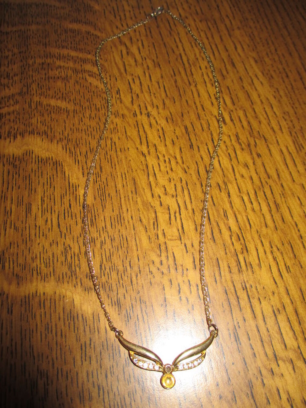 cha&icirc;ne ou collier fantaisie Bijoux et montres