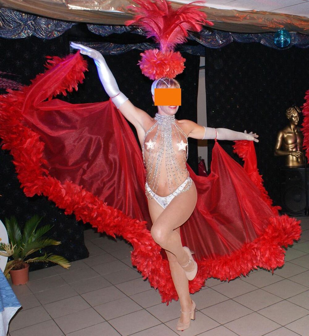 Spectacle
NEUVES capes de plumes Vêtements