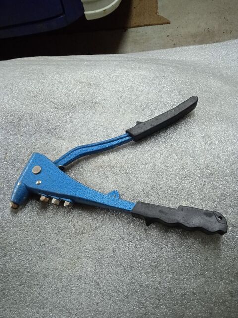 Pince a rivet 10 Saint-Jean-Saint-Germain (37)