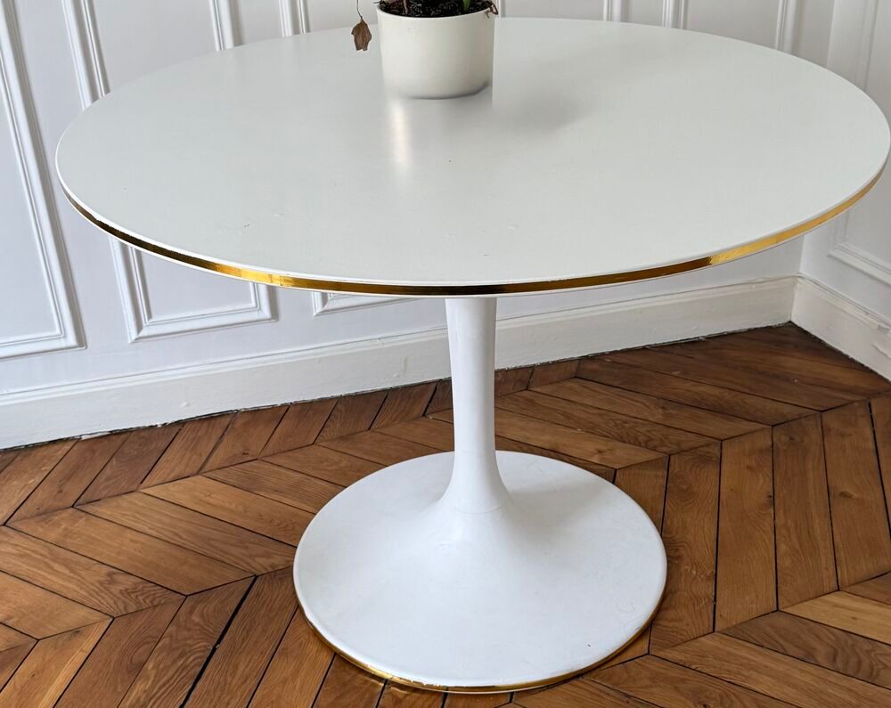 Table ronde blanche style tulipe - bord dor&eacute; Meubles