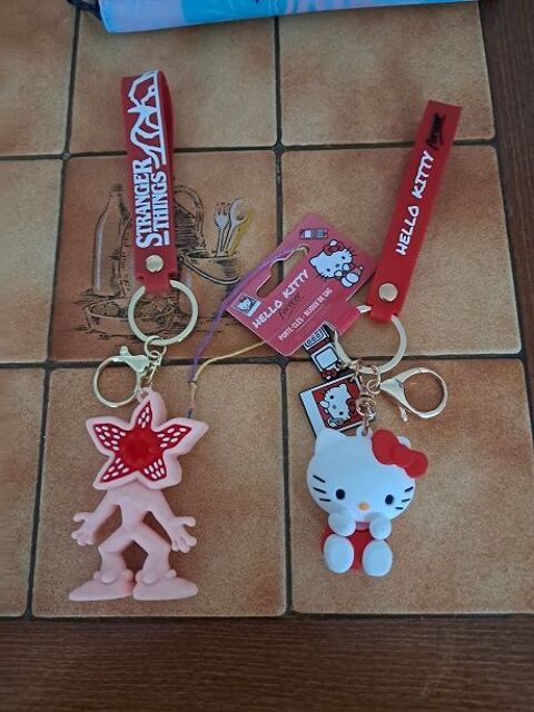 Porte-clés Morgon Stranger Things Hello Kitty série TV manga Fèves (57)