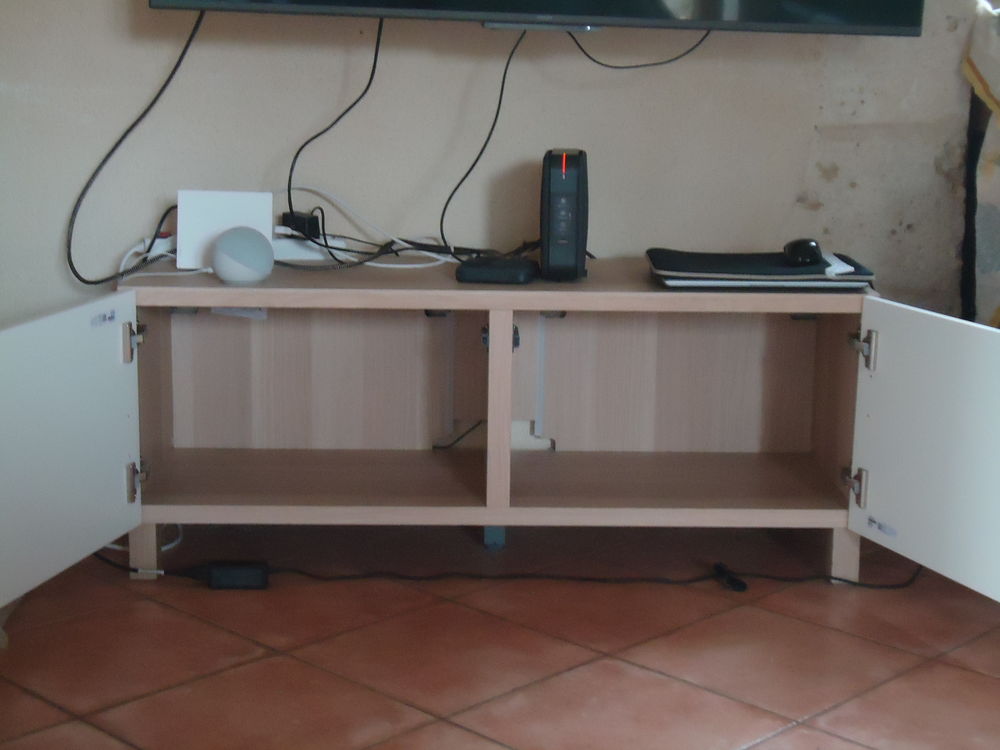 Meuble TV IKEA ch&ecirc;ne blanchi portes blanches TBE achat 165€ Meubles