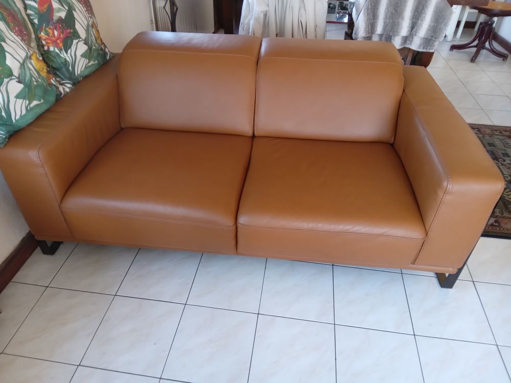 PRIX BRADE
BEAU CANAPE CUIR FIXE COULEUR CAMEL NEUF Meubles
