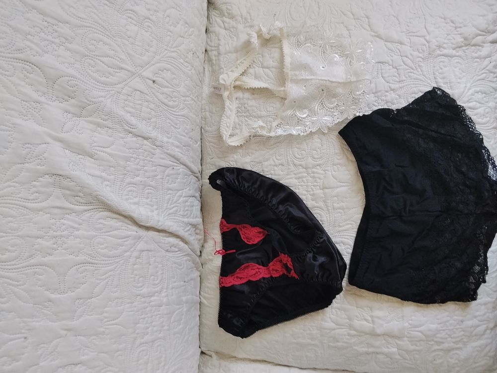 Nuisette noire brod&eacute;e fleurs Vêtements