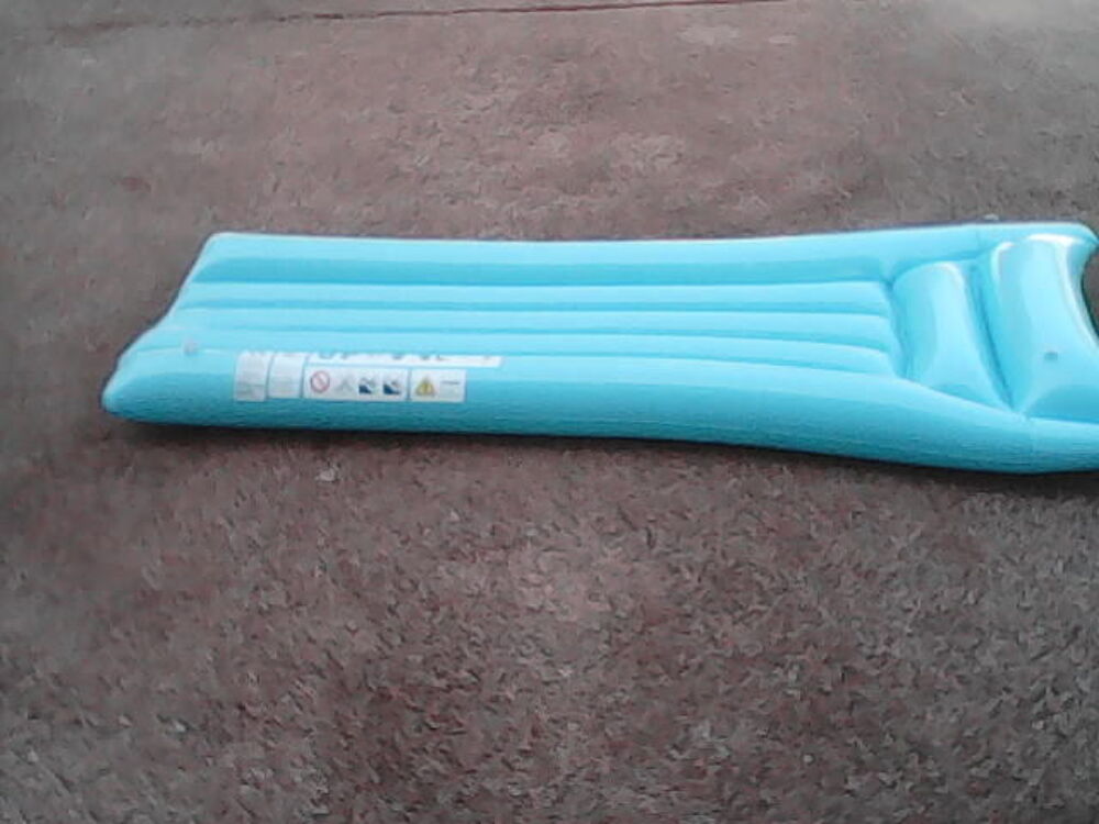 Matelas gonflable de piscine bleu Jardin
