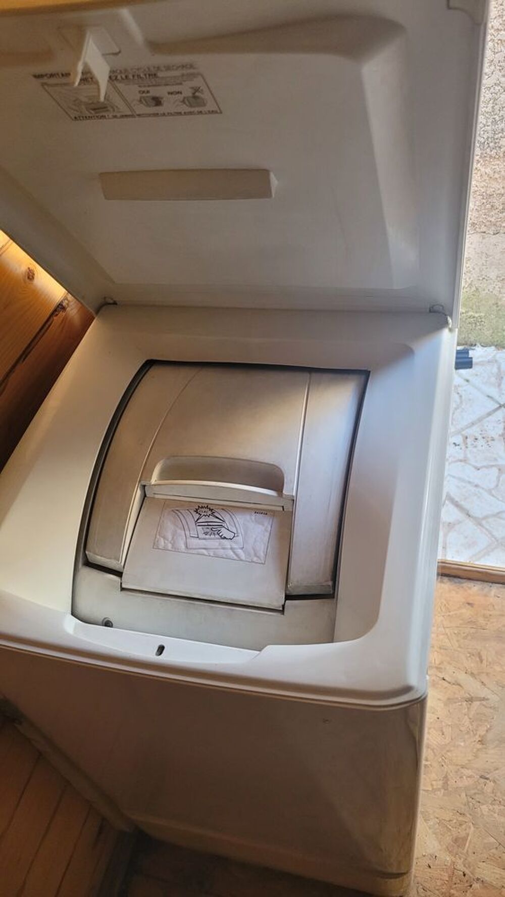 S&egrave;che-linge Vedette blanc ouverture dessus Electroménager