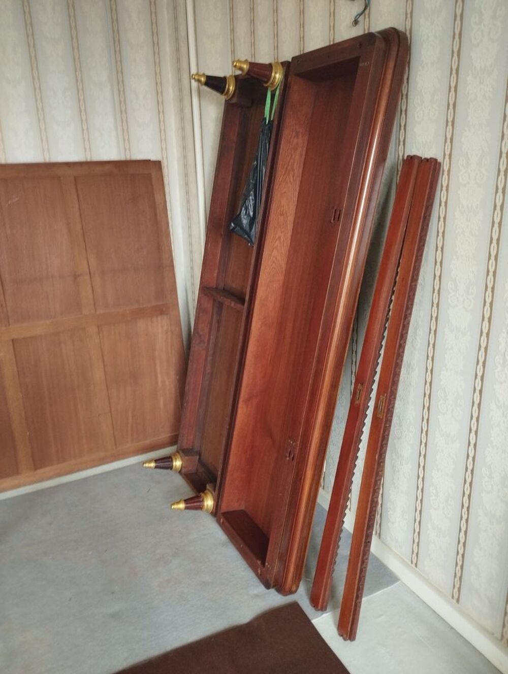 Vaisselier acajou style 1er Empire. Meubles