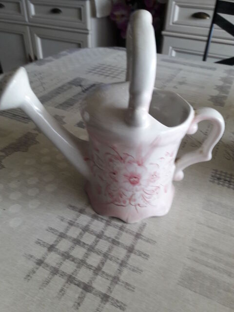 Arrosoir en fa�ence motif floral rose sur fond blanc 7 Vitry-sur-Seine (94)