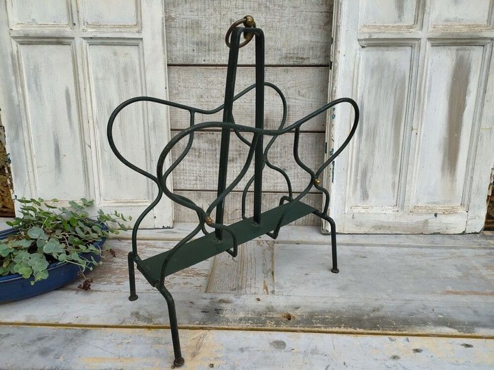 Ancien Porte-Revues M&eacute;tal Laiton Design Ann&eacute;es 50
Meubles