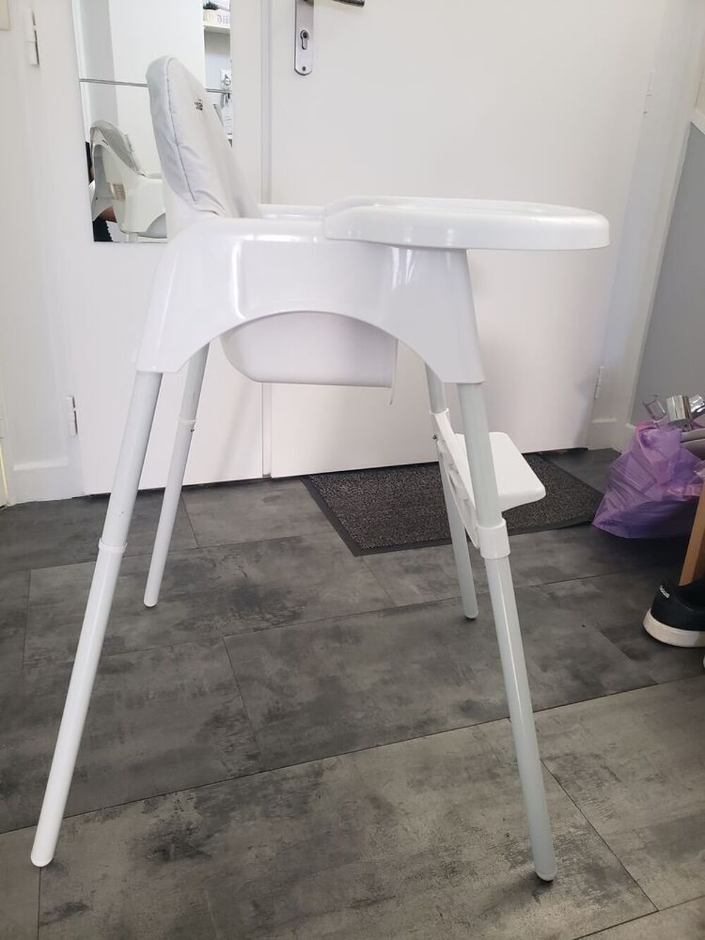 Chaise haute b&eacute;b&eacute; (2 hauteurs) Babycare Puériculture