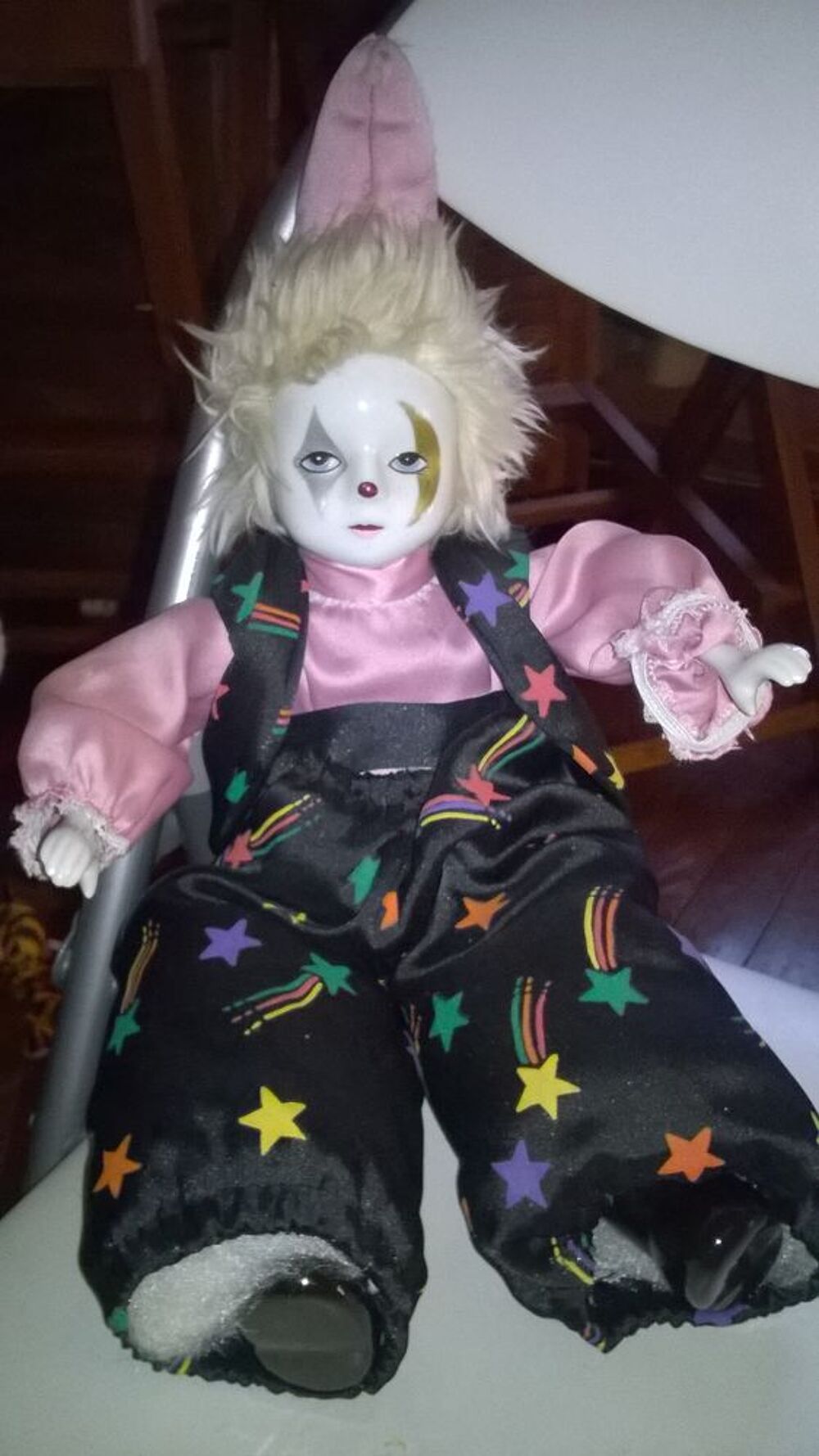 Clown Rose
En c&eacute;ramique et pieds et main en porcelaine 
