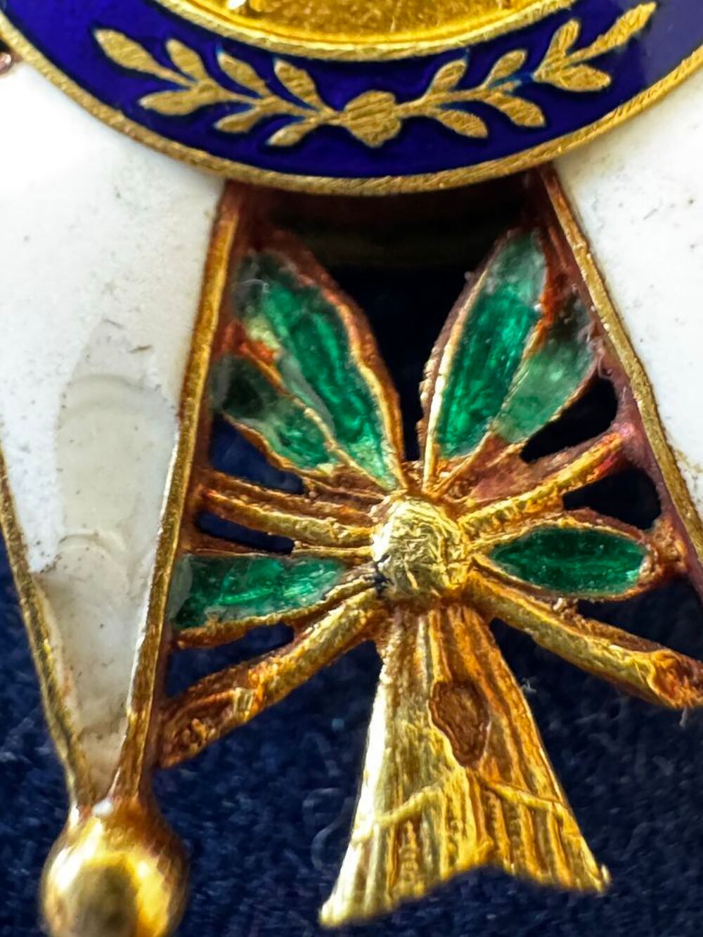 M&eacute;daille l&eacute;gion d'honneur 3 eme r&eacute;publique en OR 18k poin&ccedil;on t&ecirc;te d'aigle 